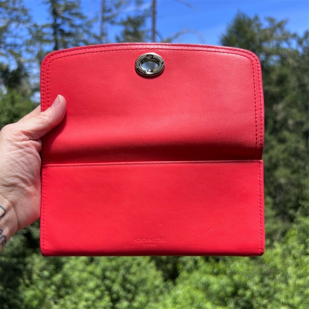 VINTAGE COACH Smooth Leather Y2K Red Turn-Lock Wallet with Silver Hardware - Picture 5 of 13